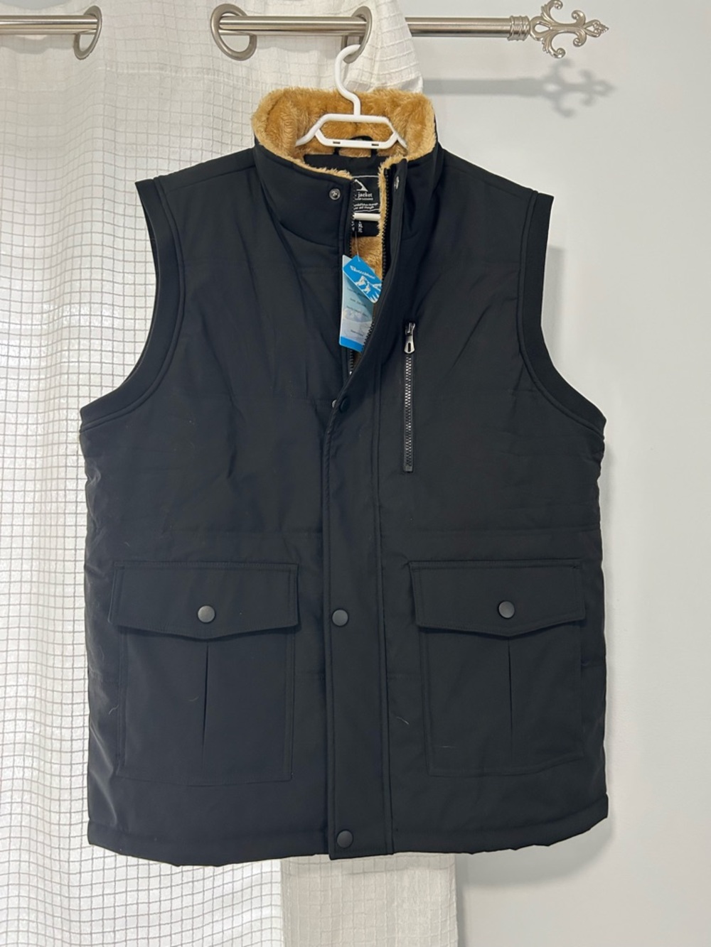 NWT Men's Outdoor Vest - Picture 1 of 10